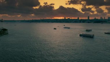 İstanbul şehrinin hava manzarası, hindi