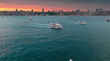 İstanbul şehrinin hava manzarası, hindi