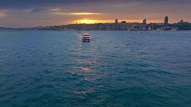 İstanbul şehrinin hava manzarası, hindi