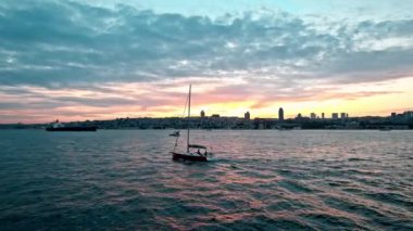 İstanbul şehrinin hava manzarası, hindi