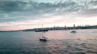 İstanbul şehrinin hava manzarası, hindi
