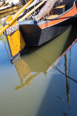 Hollanda 'nın Spakenburg balıkçı köyünün tarihi limanı