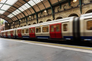 İngiltere 'nin başkenti, Londra şehri, Yeraltı, metro