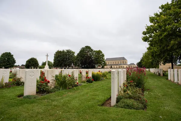 Fransa, Normandiya, Randville 'deki İkinci Dünya Savaşı mezarlığı