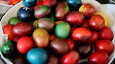 Çok renkli paskalya yumurtalarının videosu. Yüksek kaliteli FullHD görüntüler