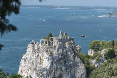 İtalya 'da tarihi Castello Vecchio di Duino