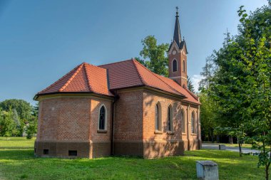 St. Anna Kilisesi Radenci parkında bulunmaktadır. Bu daha çok 1833 'te babası ilk maden suyu pınarını keşfeden dul Henna Roman tarafından verilen transseptli Neo-Gotik şapel. Şapel neogoth 'un güzel bir örneği.
