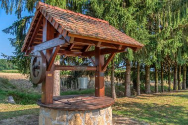 Kova ve içme suyu ile taşralı kuyu, Radenci, Slovenya