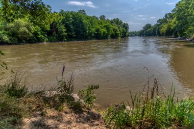 Mura Nehri (Mur) - Slovenya ile Avusturya arasında Slovenya 'da.
