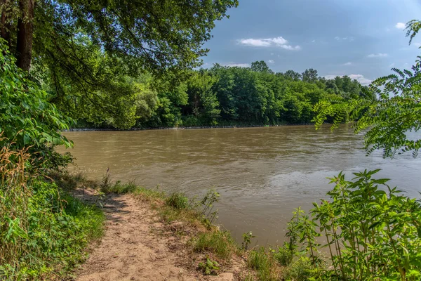 Mura Nehri (Mur) - Slovenya ile Avusturya arasında Slovenya 'da.