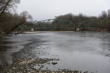 Slovenya 'daki Mura Nehri üzerindeki demiryolu köprüsü