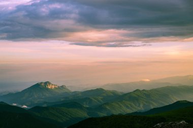 Dağda gün batımı 