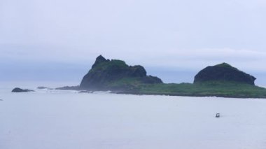 Tayvan 'ın güneyinde bir ada. 