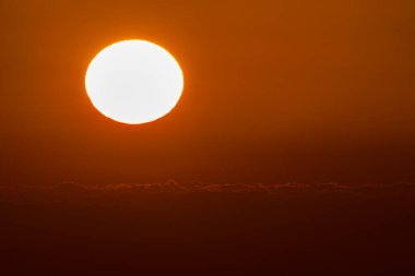 Tayvan 'ın Taichung şehrinde gün batımı, turuncu renk.