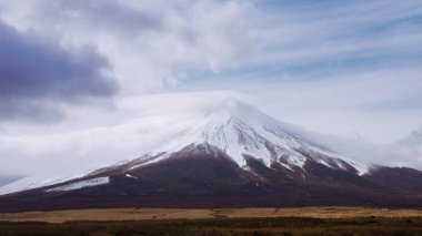 Fuji Dağı ve bulutların zamanı