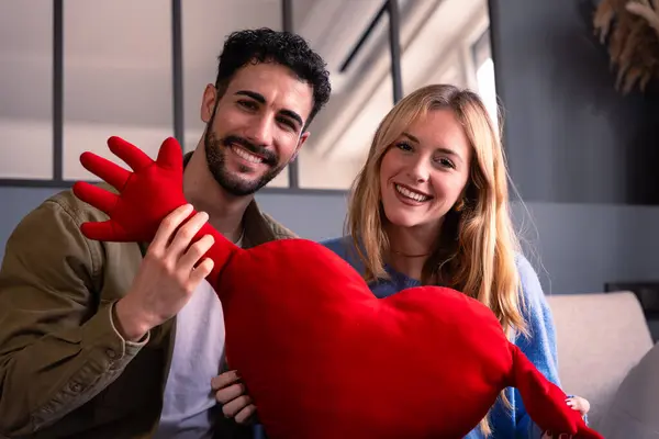 Happy Young Couple Sitting Sofa Holding Heart Looking Camera — Stock Photo, Image