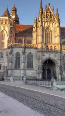 Kosice, Slovakya 'daki St. Elisabeth Katedrali - 1 Aralık 2024 videosu. Yüksek kalite 4k görüntü