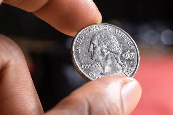 Birleşik Devletler 'den bir Amerikalıyı tutan parmaklar..