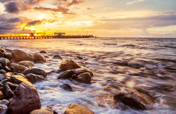 La Ceiba, Honduras sahillerinde gün batımı.