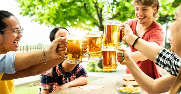 Young People Having Fun Backyard Home Party — Stock Photo, Image