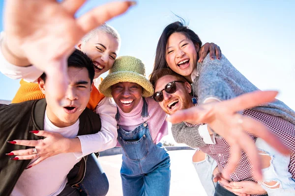 Millenial Friends Having Fun Together City Street Multicultural Tourists Walking — Stock Photo, Image