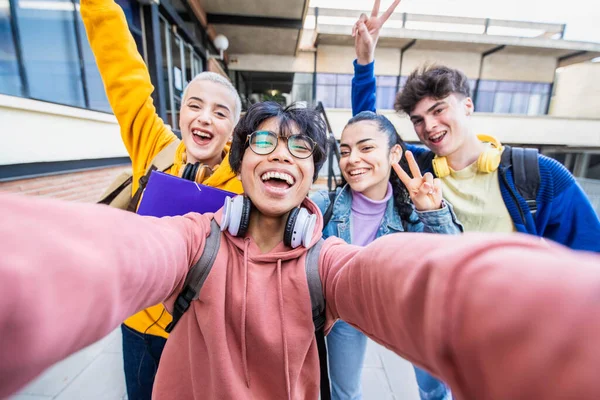 Happy Young People Hanging Together Teenagers College Campus — Stock Photo, Image