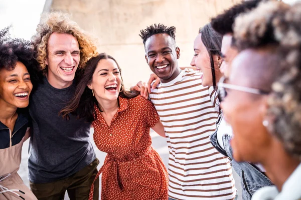 Multiracial Přátelé Skupina Baví Ulici Města Různorodé Kultury Studentů Portrét — Stock fotografie
