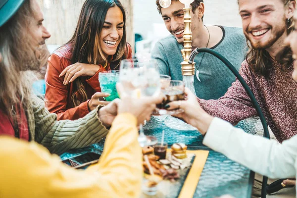 Multiethnic Young People Hanging Out Having Weekend Party Together Friendship — Stock Photo, Image