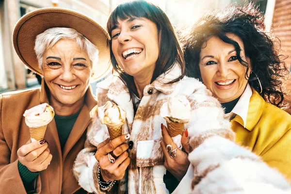 Older Female Friends Having Fun Walking City Street Joyful Elderly — Stock Photo, Image