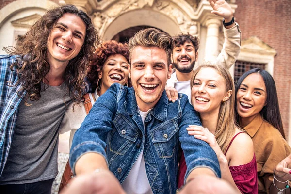 Smiling Guys Girls Celebrating Party Day Hanging Out Together City — Stock Photo, Image