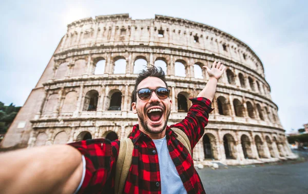 Bonne Visite Touristique Colisée Rome Italie Jeune Homme Prenant Selfie — Photo