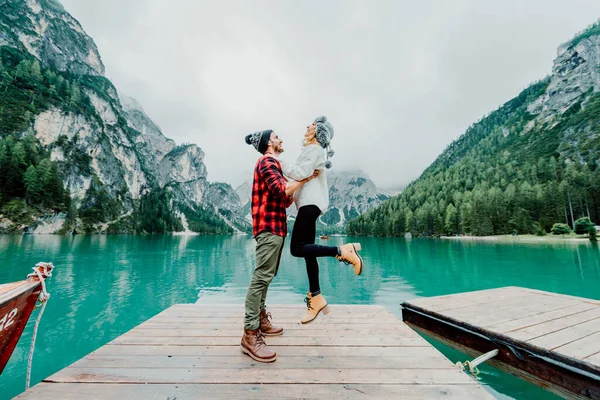 Couple Tourist Enjoying Life Visiting Alpine Lakes Braies Italy Man — Stock Photo, Image