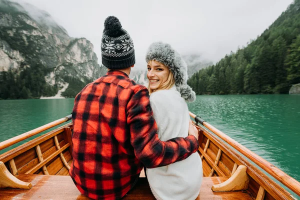 Romantic Couple Boat Visiting Alpine Lake Braies Italy Tourist Love — Stock Photo, Image
