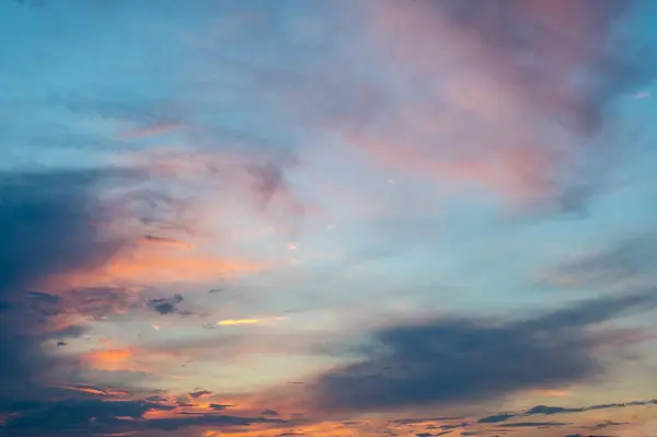 Bulutlu dramatik gökyüzü