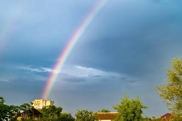 Şehirde gökkuşağı