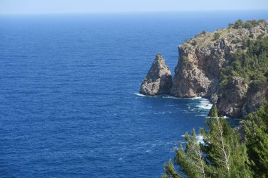 Akdeniz 'deki deniz kayalıkları