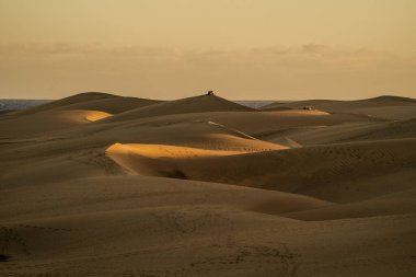 Kum tepelerini gün batımında