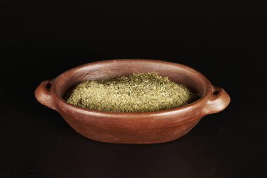 Yerba Mate, Arjantin, Uruguay ve Brezilya 'da yaygın olarak tüketilen geleneksel bir aşılama olan arkadaş toplantılarında tüketiliyor..