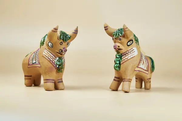 Peru 'nun Puno kentinin kuzeyinde yer alan Pucar' dan gelen el sanatlarına Toritos de Pucar adı verilir.