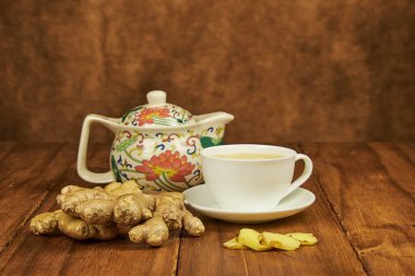 Zencefil kökü, soğuğa karşı doğal bir antibiyotik olarak çay fincanında servis edilir.