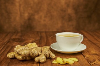 Zencefil kökü, soğuğa karşı doğal bir antibiyotik olarak çay fincanında servis edilir.