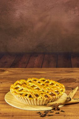 Elmalı turtanın fotokopi alanı olan bir masa üzerindeki yakın plan fotoğrafı. Stüdyo fotoğrafçılık.