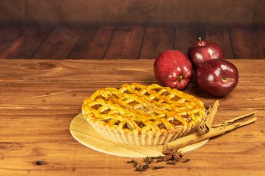 Elmalı turtanın fotokopi alanı olan bir masa üzerindeki yakın plan fotoğrafı. Stüdyo fotoğrafçılık.