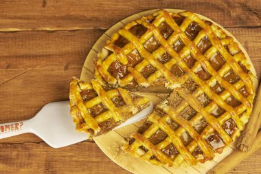 Elmalı turtanın fotokopi alanı olan bir masa üzerindeki yakın plan fotoğrafı. Stüdyo fotoğrafçılık.