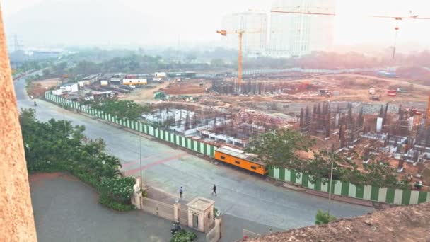 Byggarbetsplats Med Kranar Och Byggnadsställningar Skymningen Stadsbyggnadskoncept Asien Indien — Stockvideo