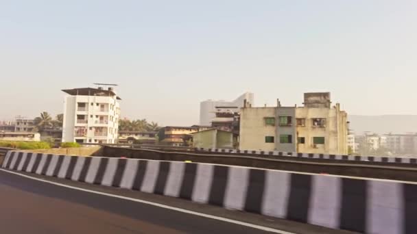 Pohled Auta Jízdy Dálnici Vozidly Jasnou Oblohou Dálnici Asie Indie — Stock video