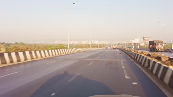 Vue Voiture Conduisant Sur Autoroute Avec Des Véhicules Ciel Dégagé — Video