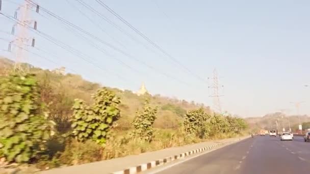 Widok Jazdy Samochodem Autostradzie Pojazdów Czyste Niebo Autostradzie Azja Indie — Wideo stockowe