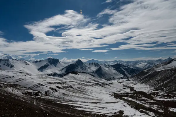 Dağlardaki dağ manzarası