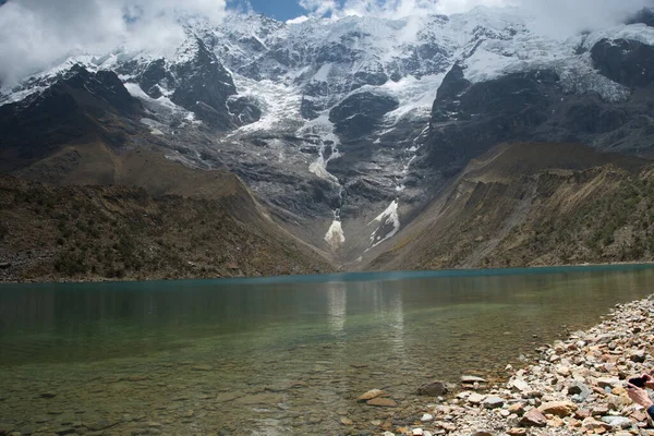 Dağ manzarası, dağlarda göl.